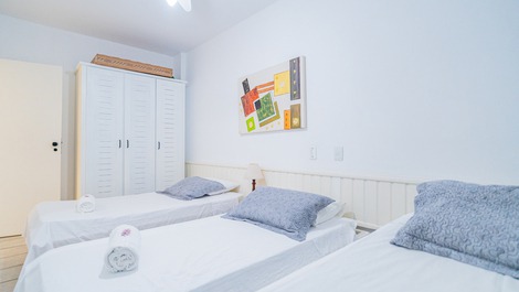 Lindo ap de dois quartos, de frente e com vista para o mar (C131)