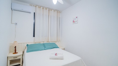 Lindo ap de dois quartos, de frente e com vista para o mar (C131)