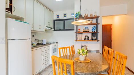 Lindo apartamento 2 quartos em condomínio de frente para o mar (C181)