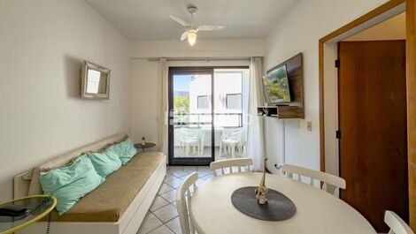 Lindo apartamento de 2 quartos em condomínio frente mar (C183)