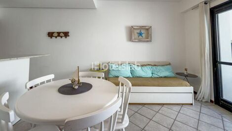 Lindo apartamento de 2 quartos em condomínio frente mar (C183)