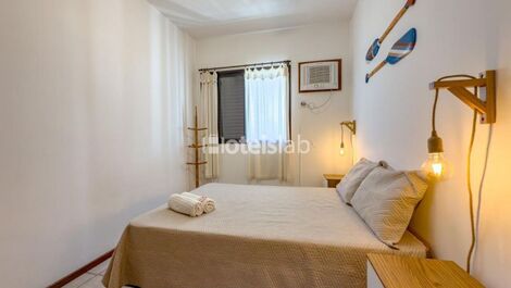 Lindo apartamento de 2 quartos em condomínio frente mar (C183)