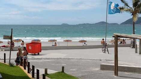 APARTAMENTO DUPLEX EM FRENTE A PRAIA DO PERÓ "PÉ NA AREIA"