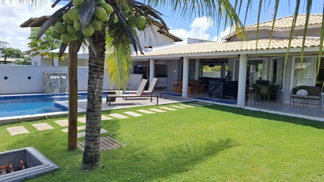Casa de tres suites en el condominio Vilas do Jacuipe para alquiler.