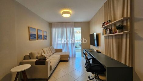 Lindo apartamento em condomínio com piscina a 100m da praia.(198)