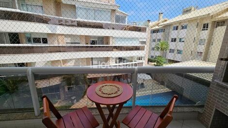 Lindo apartamento em condomínio com piscina a 100m da praia.(198)