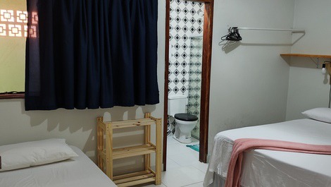 Suíte com 01 cama de casal e 01 cama de solteiro