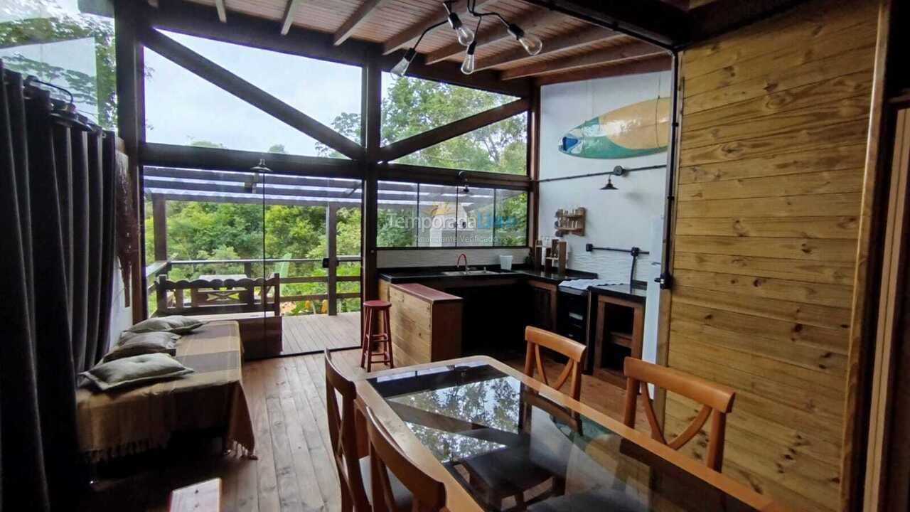 Casa para aluguel de temporada em Imbituba (Praia do Rosa)