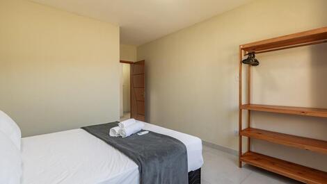 Casa com 03 quartos, no village I