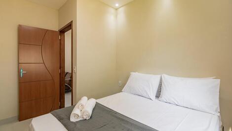 Casa com 03 quartos, no village I