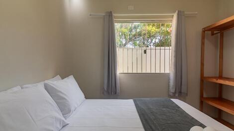 Casa com 03 quartos, no village I