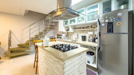 Lindo duplex com acesso à praia (189)