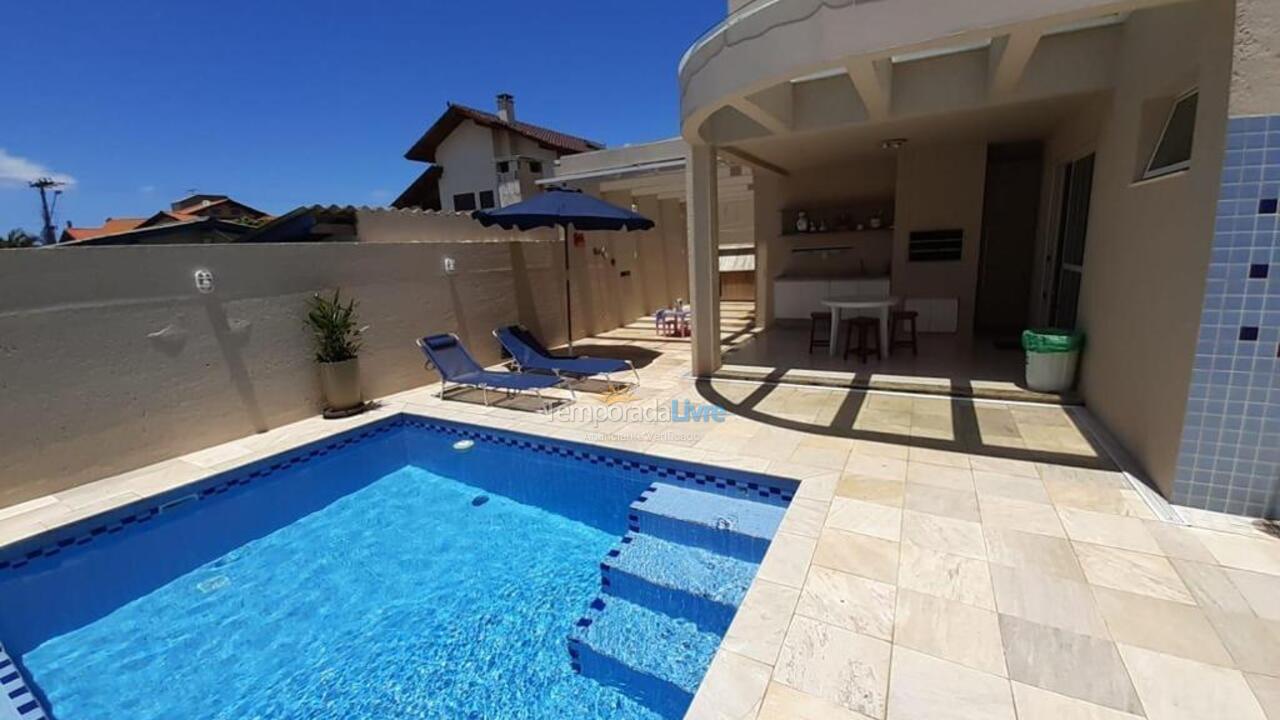 Casa para aluguel de temporada em Florianópolis (Praia da Daniela)