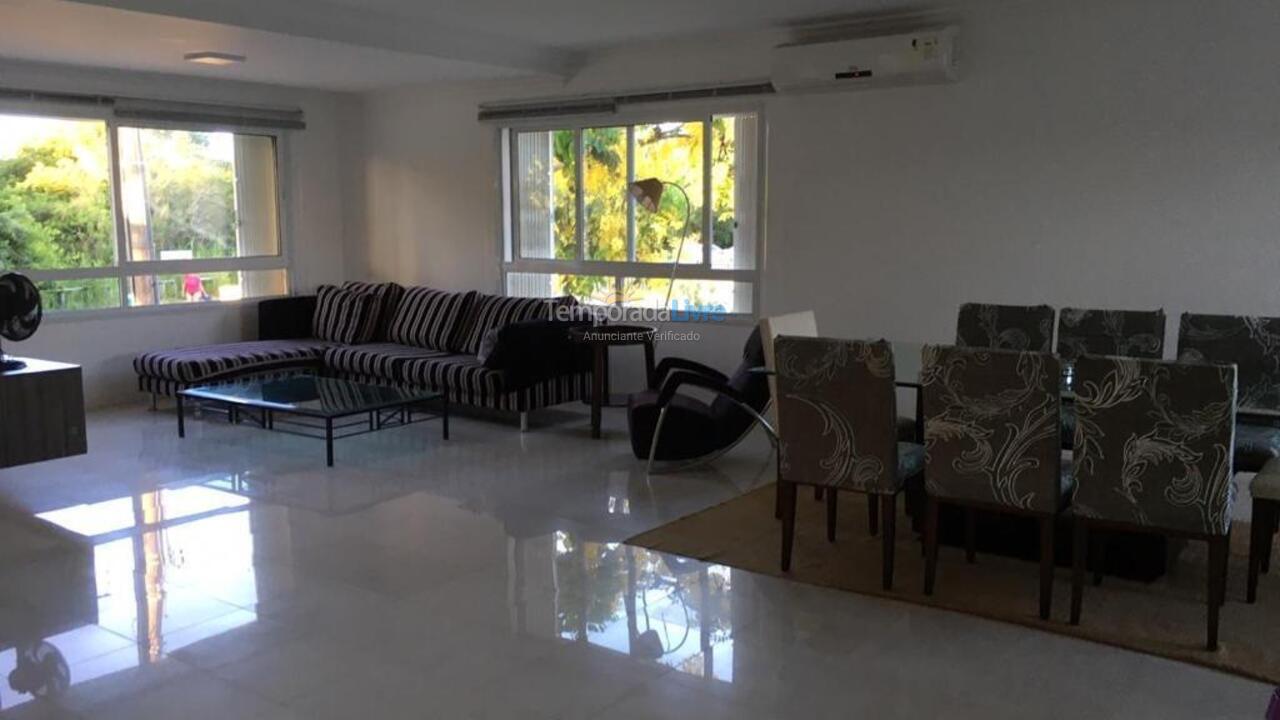 Casa para aluguel de temporada em Florianópolis (Praia da Daniela)