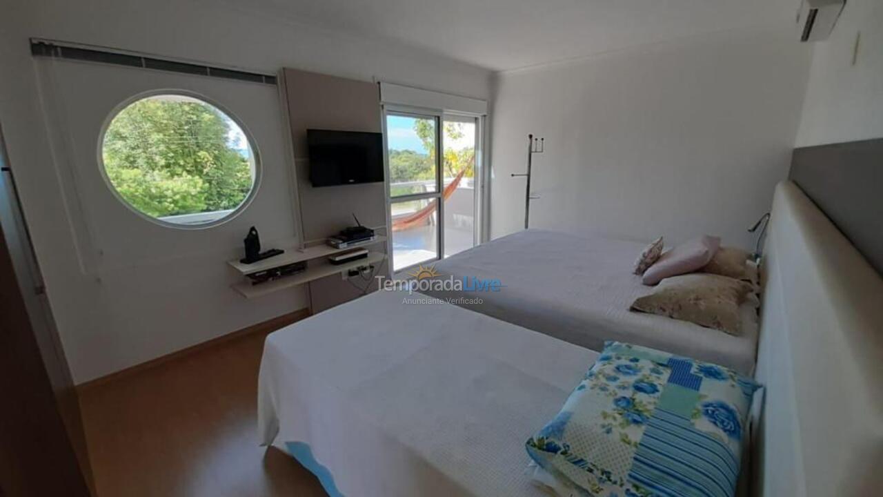 Casa para aluguel de temporada em Florianópolis (Praia da Daniela)