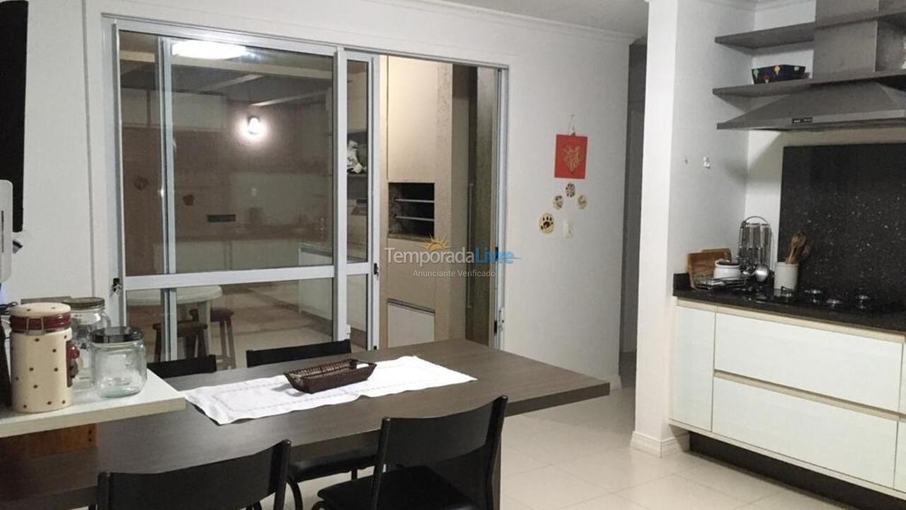 Casa para aluguel de temporada em Florianópolis (Praia da Daniela)