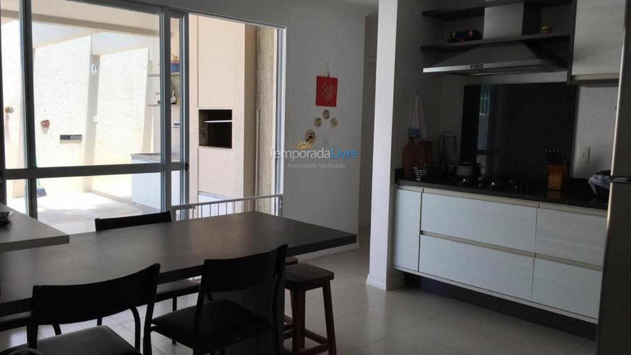 Casa para aluguel de temporada em Florianópolis (Praia da Daniela)