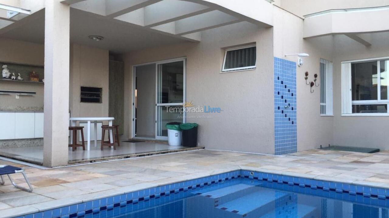 Casa para aluguel de temporada em Florianópolis (Praia da Daniela)