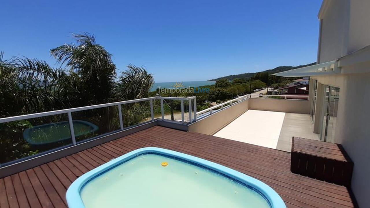 Casa para aluguel de temporada em Florianópolis (Praia da Daniela)