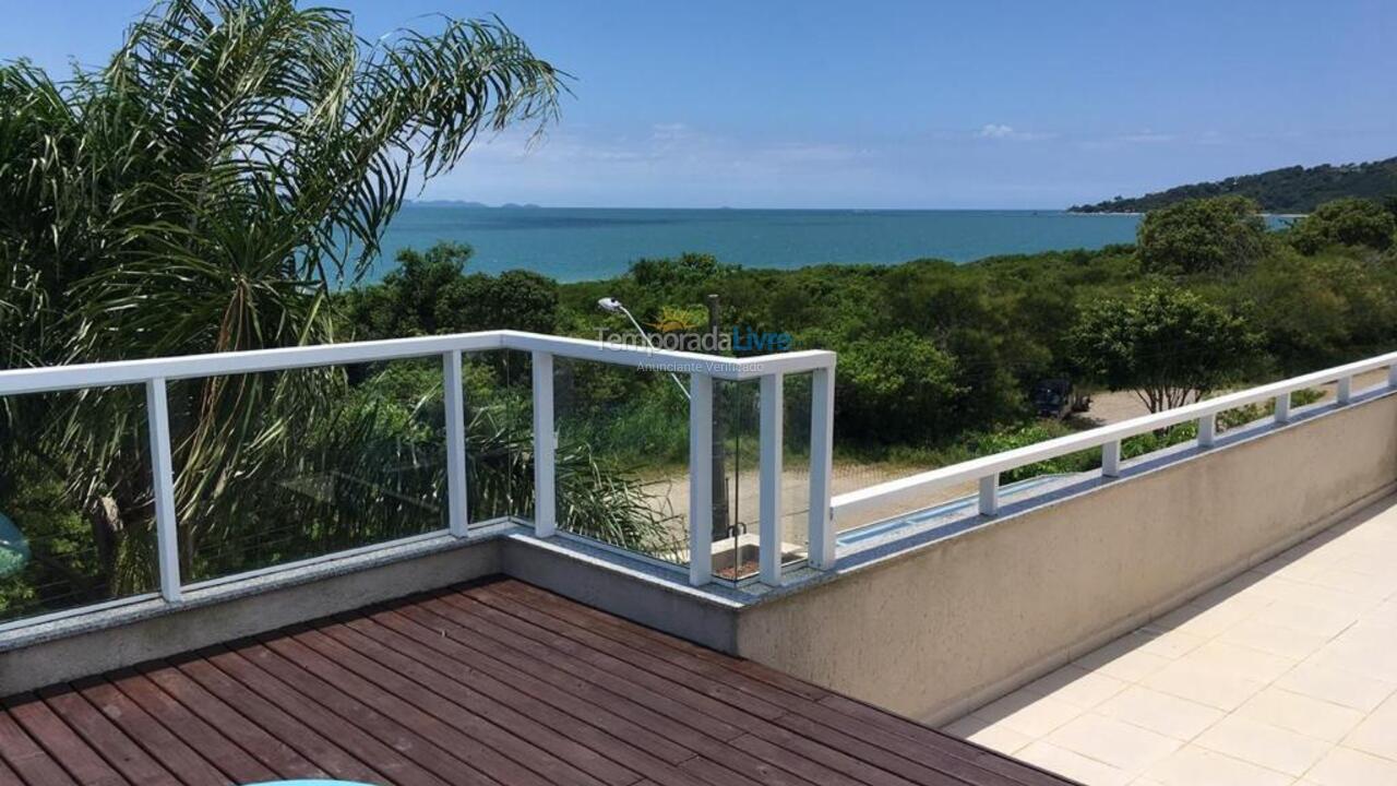 Casa para aluguel de temporada em Florianópolis (Praia da Daniela)