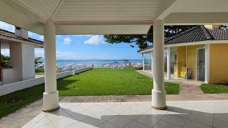 HOUSE FRONT SEA 4 BEDROOMS WITH AIR CONDITIONING