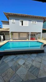 Casa de 6 quartos - piscina privativa - Frente praia do Foguete.