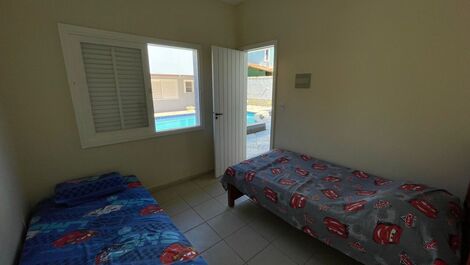 Casa de 6 quartos - piscina privativa - Frente praia do Foguete.