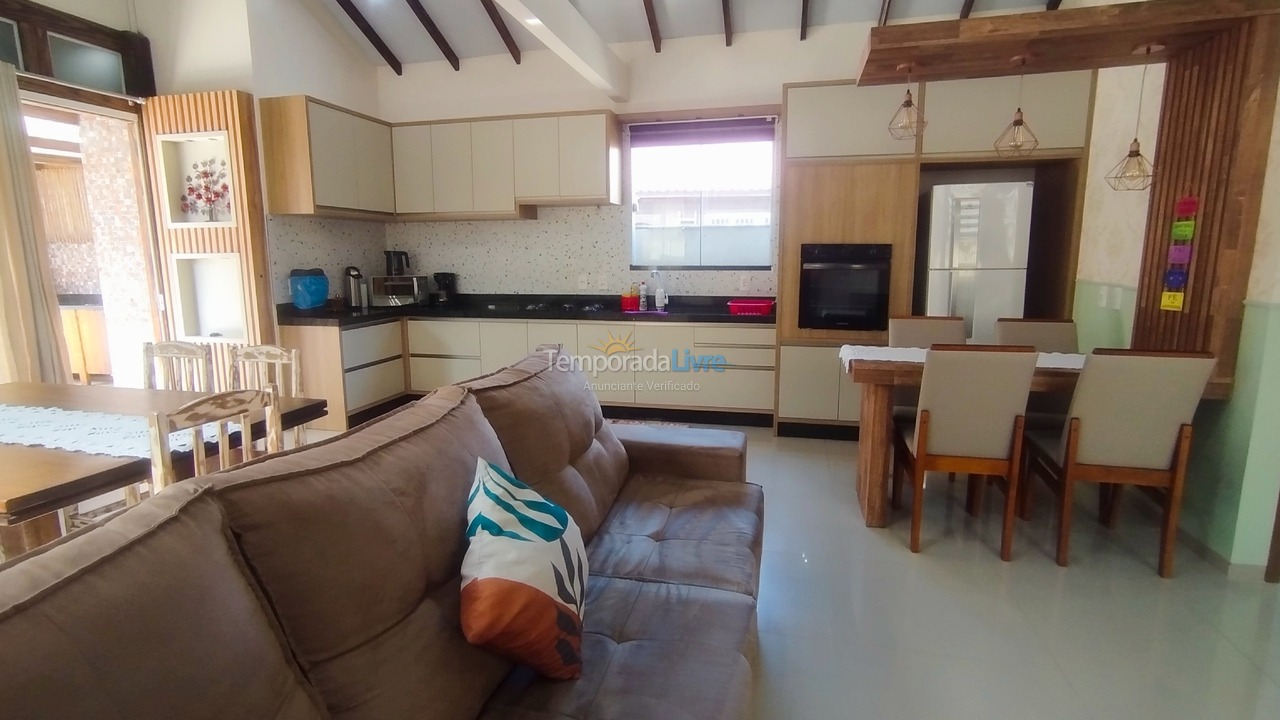 Casa para aluguel de temporada em Bombinhas (Mariscal)