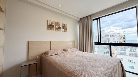 016 - Apartamento de alto estándar con 02 habitaciones, a 200 m de la playa de Bombas