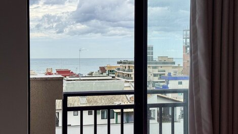 016 - Apartamento de alto estándar con 02 habitaciones, a 200 m de la playa de Bombas