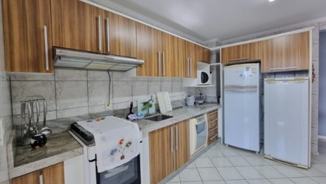 076A - Apartment with 3 bedrooms in the center.