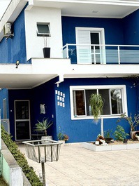 Cozy house. Block 28!!