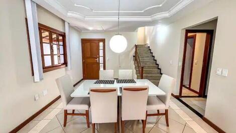 Casa luxo com piscina e churrasqueira