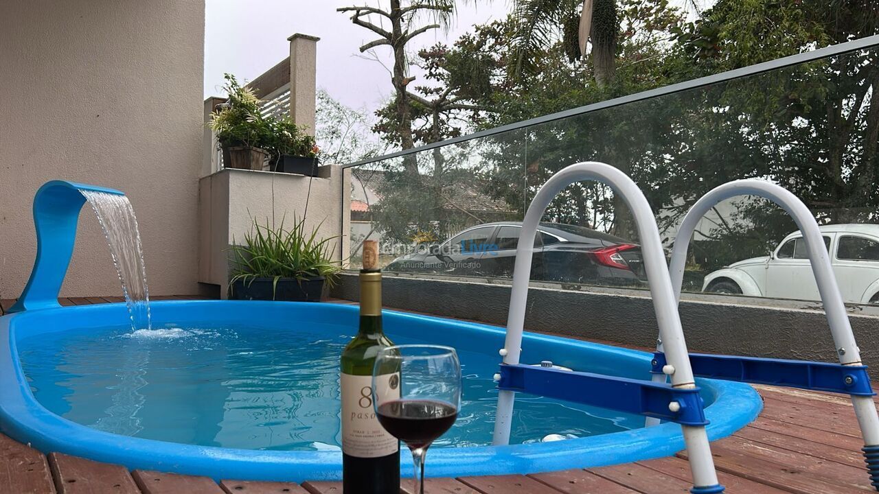 Casa para aluguel de temporada em Bombinhas (Praia de Zimbros)