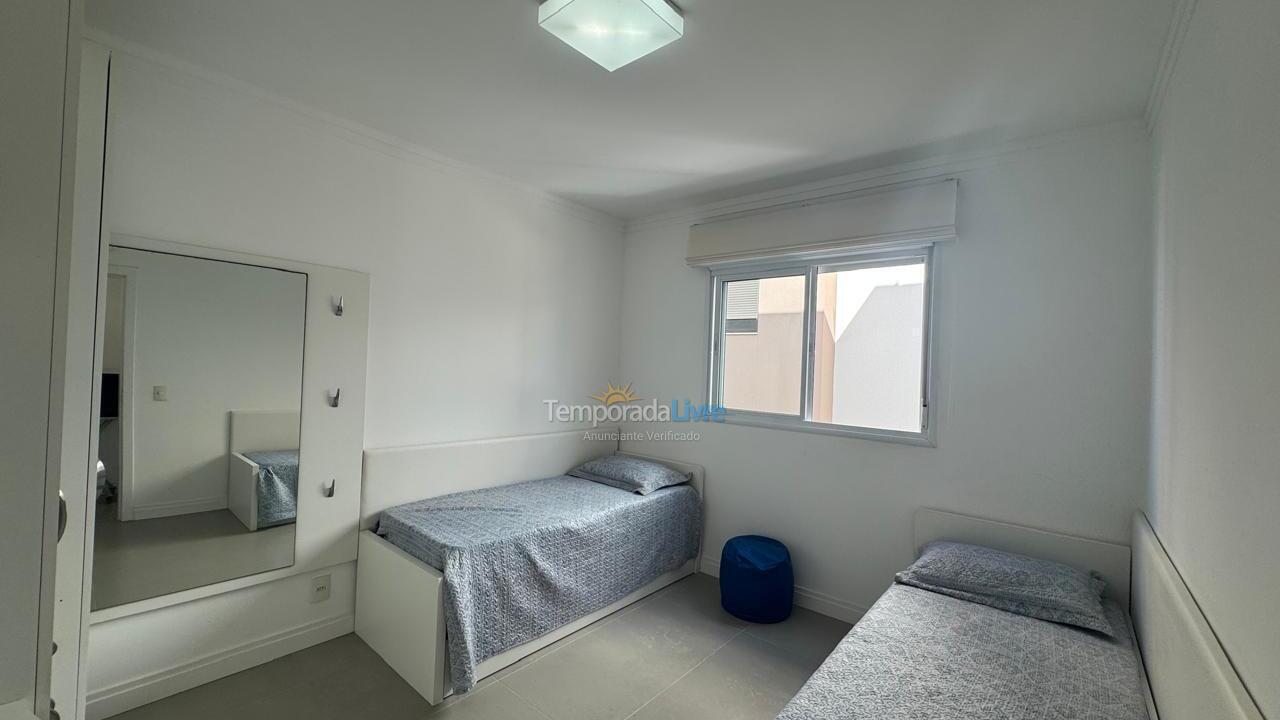 Apartamento para alquiler de vacaciones em Governador Celso Ramos (Praia de Palmas)