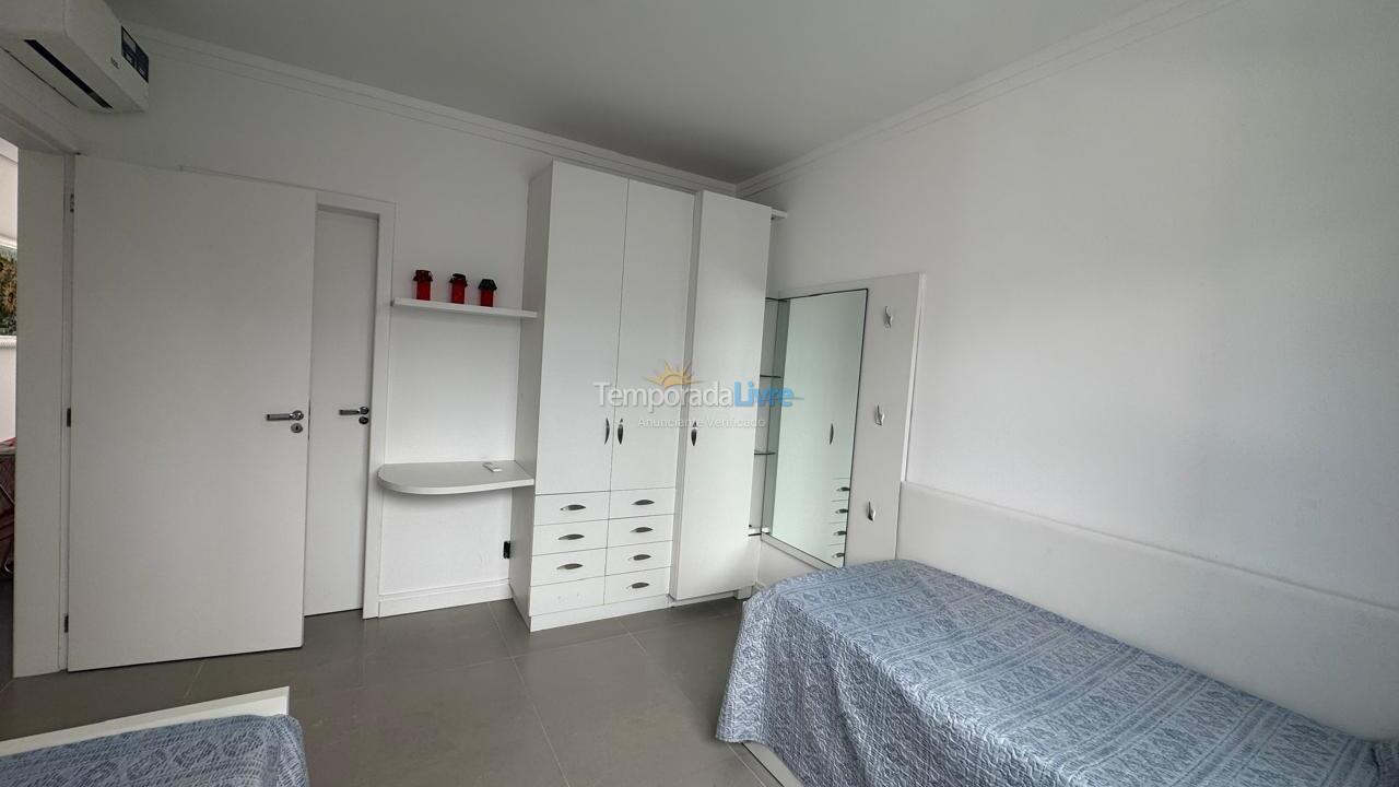 Apartamento para alquiler de vacaciones em Governador Celso Ramos (Praia de Palmas)