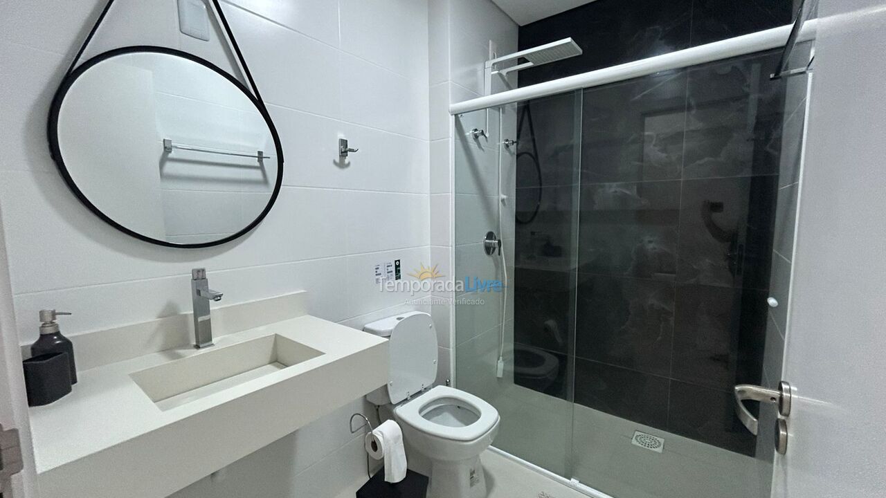 Apartamento para aluguel de temporada em Governador Celso Ramos (Praia de Palmas)