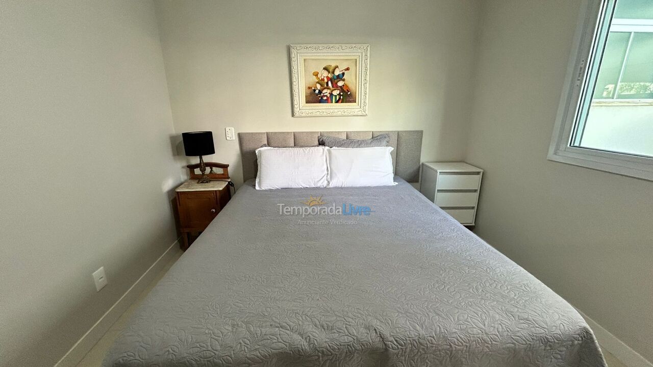 Apartamento para aluguel de temporada em Governador Celso Ramos (Praia de Palmas)