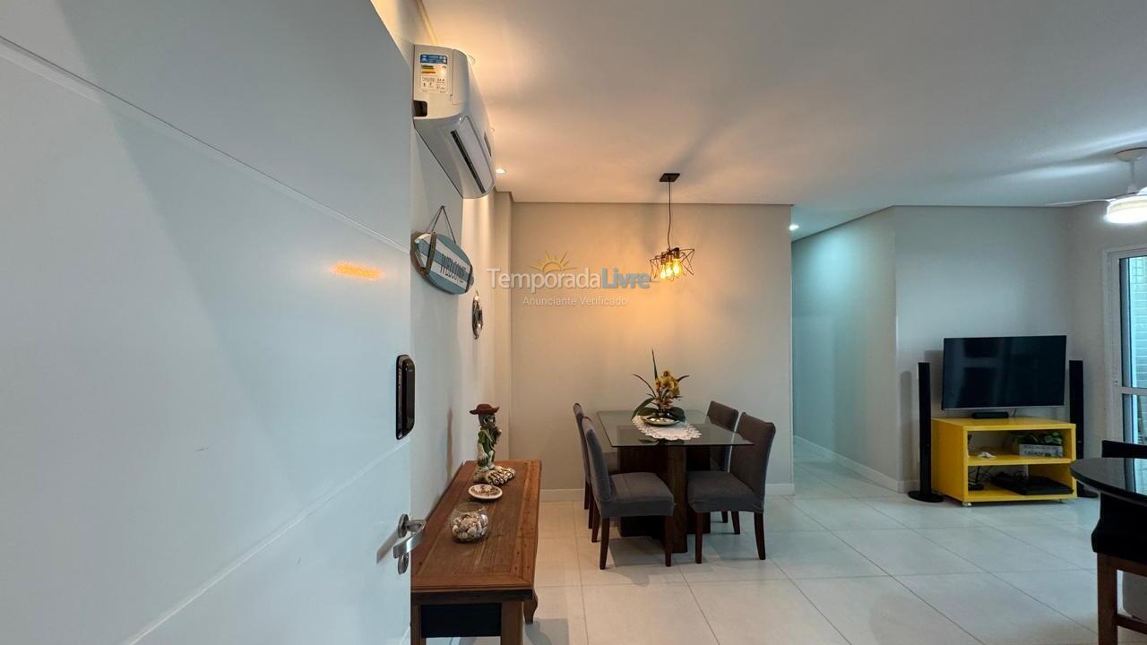 Apartamento para aluguel de temporada em Governador Celso Ramos (Praia de Palmas)