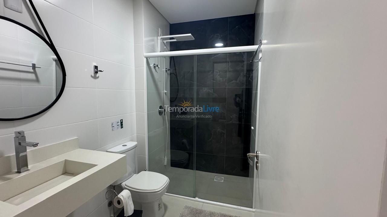 Apartamento para aluguel de temporada em Governador Celso Ramos (Praia de Palmas)