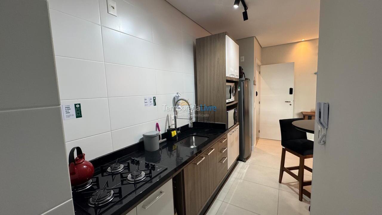 Apartamento para aluguel de temporada em Governador Celso Ramos (Praia de Palmas)