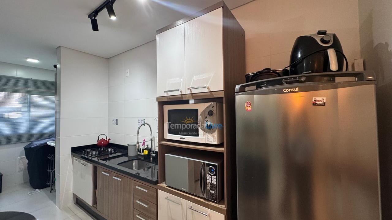 Apartamento para aluguel de temporada em Governador Celso Ramos (Praia de Palmas)