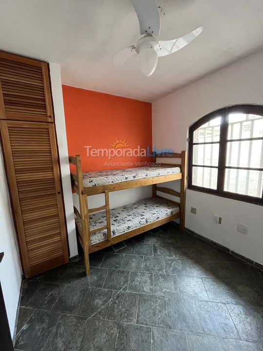 Casa para aluguel de temporada em Ubatuba (Praia das Toninhas)