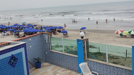 SOBRADO COM PISCINA, HIDRO E PRAINHA PÉ NA AREIA 😂⛱️🏊🏻