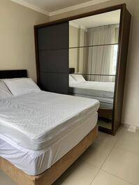 Cama de casal e colchão extra casal