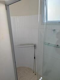 INGLESES, 5 PESSOAS 2 QUARTOS 2 BANHEIROS