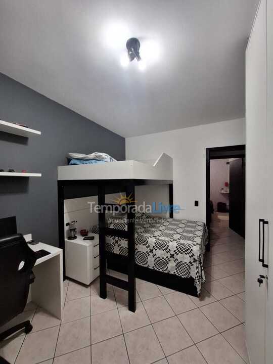 Apartamento para aluguel de temporada em Florianópolis (Praia Brava)