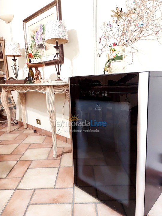 Apartamento para aluguel de temporada em Guarujá (Pitangueiras)