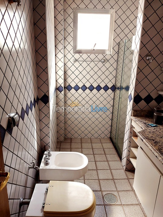 Apartamento para aluguel de temporada em Guarujá (Pitangueiras)