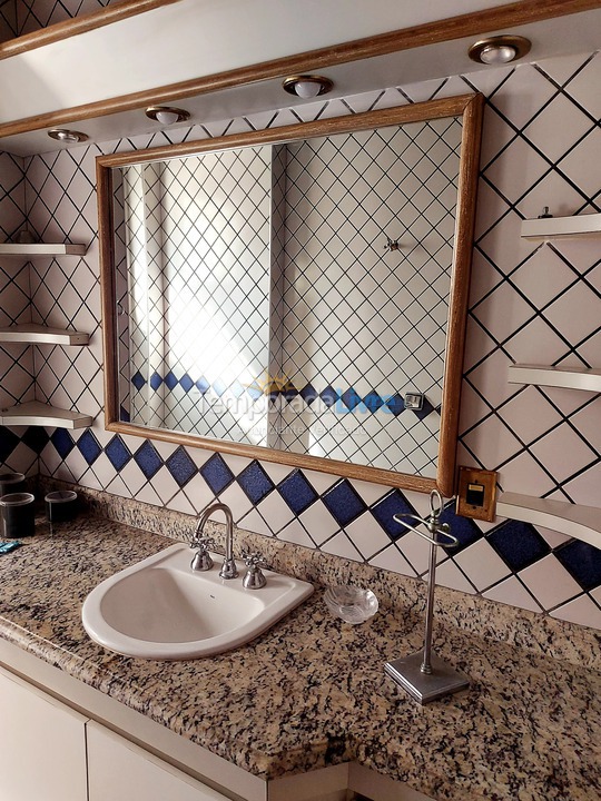 Apartamento para aluguel de temporada em Guarujá (Pitangueiras)